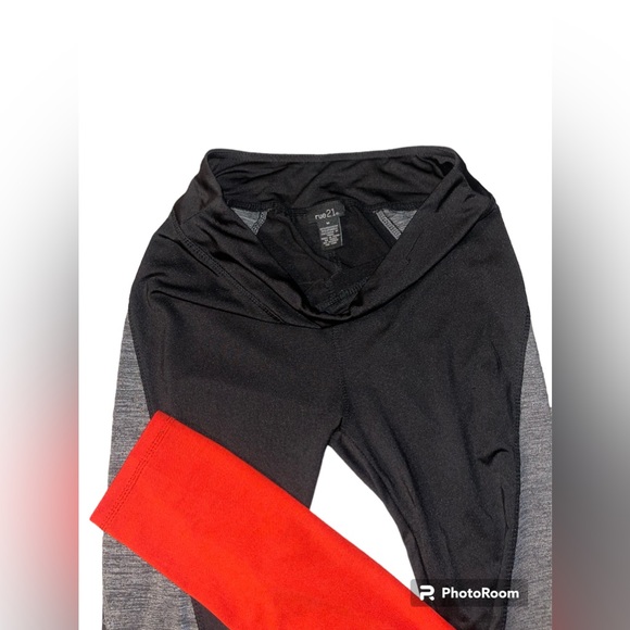 Women’s Leggings - Picture 2 of 3